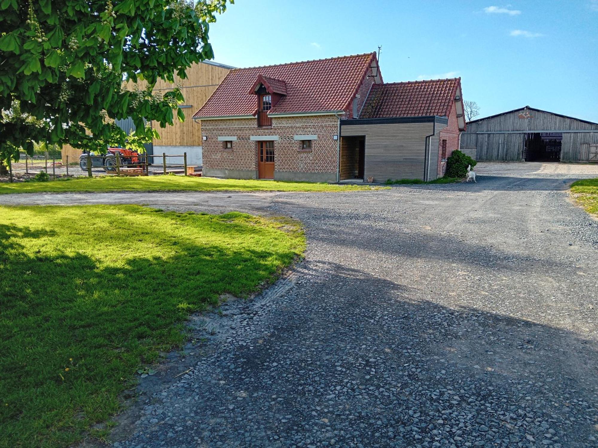 Gite Ferme Du Marronnier Derchigny Exterior photo